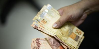 Governo aumenta para R$ 1.006 previsão para salário mínimo em 2019