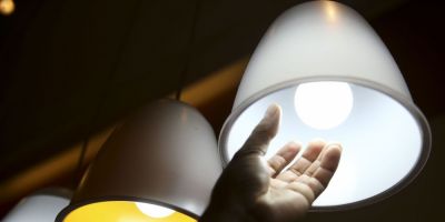 Bandeira tarifária deve ficar vermelha até o fim do ano, prevê ONS