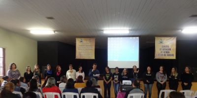 FOTOS: Secretaria Especial da Mulher realiza a  1ª Feira de Beleza em Camaquã