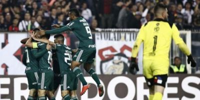 Palmeiras vence Colo-Colo e fica perto de semifinal da Libertadores