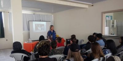 Projeto Caica na Escola realiza palestras preventivas e de orientação em Camaquã