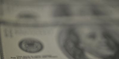 Alta do dólar faz BC elevar projeções para inflação
