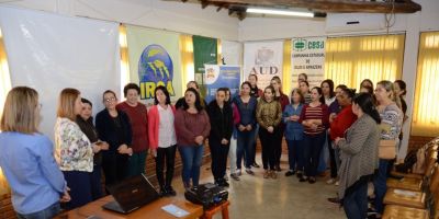 Merendeiras da Secretaria da Educação de Camaquã participam de palestra