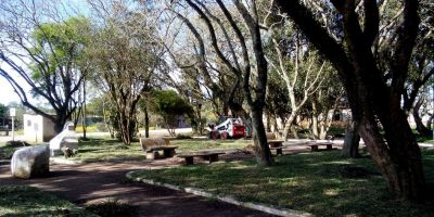 Praças recebem manutenção em Camaquã