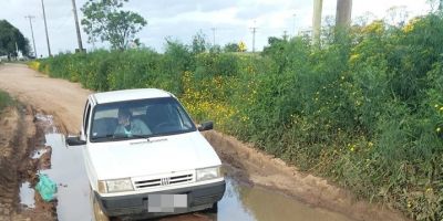 No sábado, carro atolou no bairro Viégas em Camaquã