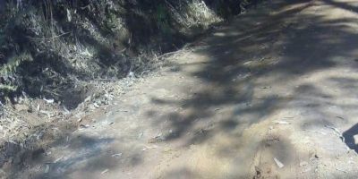 Moradora da Freguesia pede colocação de cascalho na estrada, no interior de Camaquã