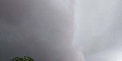 Nuvens carregadas assustam moradores; chove em Camaquã na manhã desta terça
