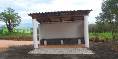 Abrigo de ônibus é reformado no interior de Camaquã