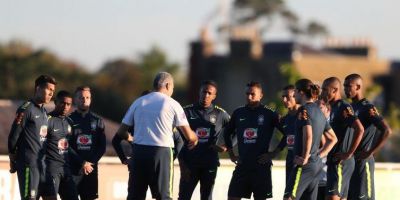 Seleção Brasileira treina em Londres para jogo contra a Arábia Saudita