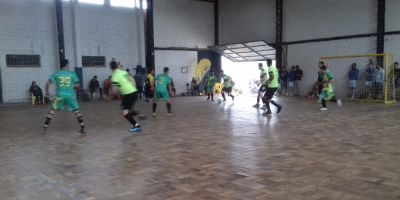 FOTOS: campeã do futsal etapa Camaquã, Pompéia CD representará município na final estadual dos Jogos Comerciários do Sesc