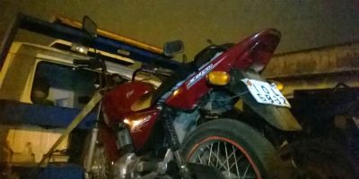 Arambaré - BM prende homem com espingarda e apreende moto com placa 'fria'