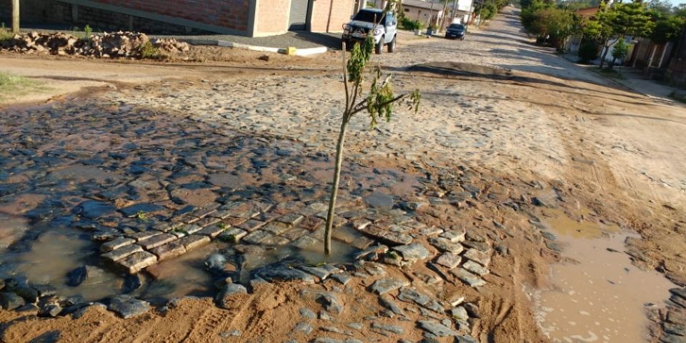Constatado outro vazamento de água na Cel. Boaventura Soares, no bairro Vila Nova em Camaquã