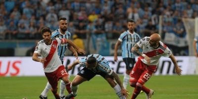 Grêmio perde de virada para o River e está fora da final da Libertadores