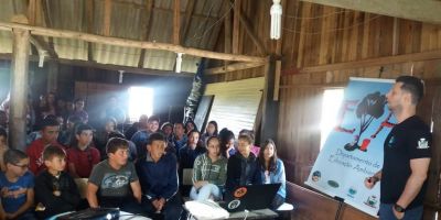 Moradores da Pacheca e Ilha Santo Antônio participam de palestra sobre educação ambiental