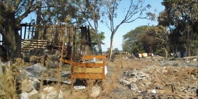 VÍDEO: famílias atingidas por incêndio pedem material de construção para levantar suas casinhas, em Camaquã