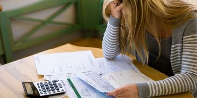 Inadimplência cresce 4,22% em outubro, aponta indicador da CNDL/SPC Brasil