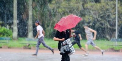 Quarta começa com chuva, mas tempo melhora no RS