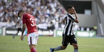 Inter perde para o Botafogo, cai para 3º e vê distância para o líder aumentar