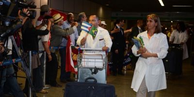 Autoridades de Cuba anunciam retorno de médicos antes do fim do ano