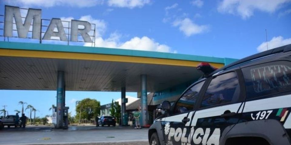 Criminosos explodem cofre em posto de combustível no Litoral Norte