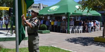 Comemoração ao Dia da Bandeira é realizada na Praça Zeca Netto em Camaquã