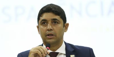 Bolsonaro anuncia permanência de Wagner Rosário na CGU