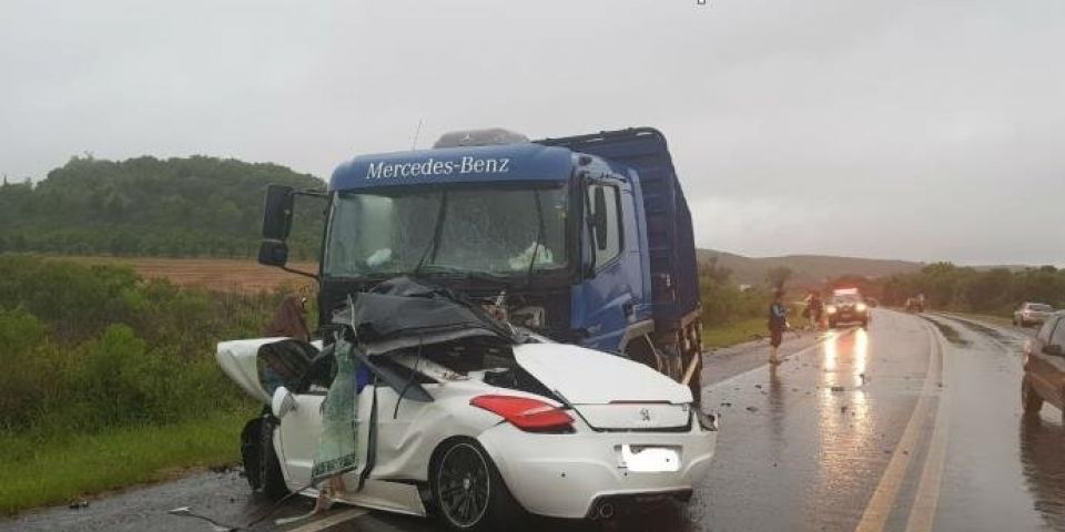 Acidente entre carro e caminhão deixa um morto em Soledade