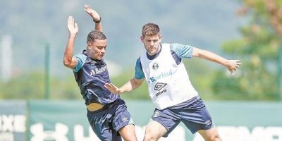 Grêmio enfrenta o Vitória para se manter no G-4