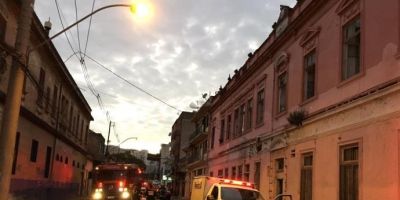 Quatro pessoas morrem em incêndio em prédio no Centro de Porto Alegre