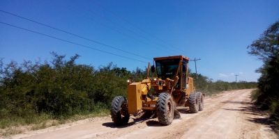 Estradas do Banhado do Colégio recebem patrolamento no interior de Camaquã