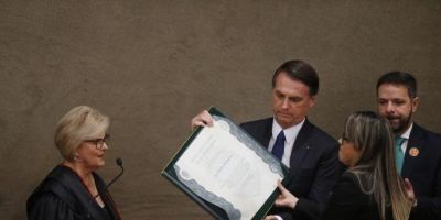 Bolsonaro é diplomado e fala em "compromisso com voto popular"