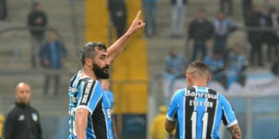 Douglas se despede do Grêmio e exalta "orgulho imenso e alegria enorme"