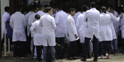 Mais Médicos recebe até hoje inscrições de formados no exterior