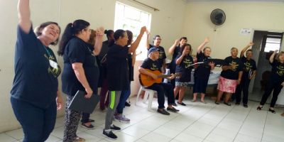 Grupo de idosos do CRAS Central “Viver com Alegria” realiza festa de confraternização