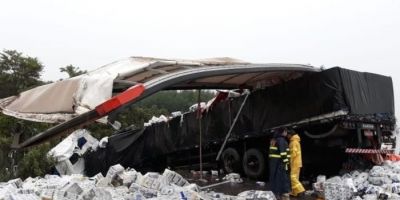 Morre segunda vítima de acidente entre caminhões na BR-116, no sul do RS