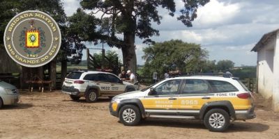 Dupla agride casal e rouba dinheiro em SLS, e após confronto com a BM abandona dinheiro e moto roubada