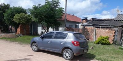 Carro usado no roubo a malote é encontrado abandonado no bairro Viégas