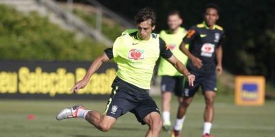 Grêmio negocia com Rodrigo Caio e Emmanuel Mas