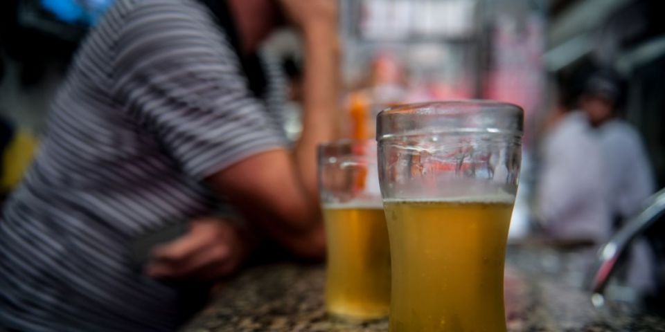 Com chegada do Réveillon, alerta é festejar sem abusar do álcool