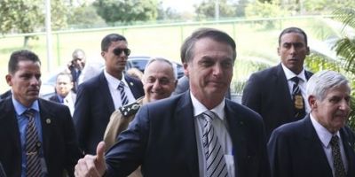 Decreto que flexibiliza posse de arma sai este mês, diz Bolsonaro