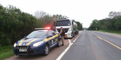 Guaíba - PRF prende motorista alcoolizado que transportava carga de produtos perigosos e andava na contramão