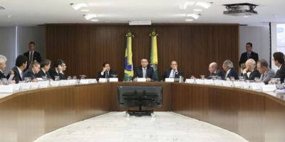 Bolsonaro faz reunião ministerial para ouvir propostas e planos