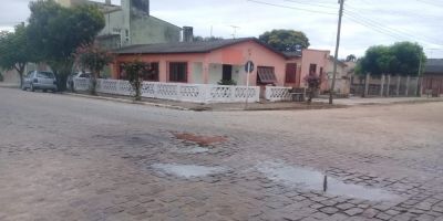 Vazamento de água em rua de Camaquã preocupa moradores
