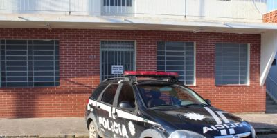 Assaltantes com facão invadem casa e agridem moradores no interior de Camaquã