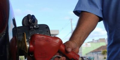 Gasolina atinge menor preço em 33 semanas no RS 