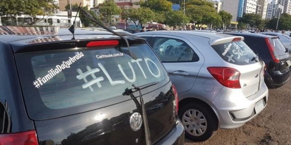 Centenas de motoristas de aplicativo protestam por mais segurança