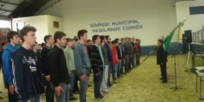 São Lourenço do Sul - dispensados do serviço militar participam da cerimônia de Juramento à Bandeira
