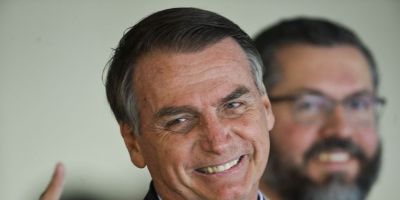 Bolsonaro chega nesta segunda à Suíça; Mourão assume a Presidência