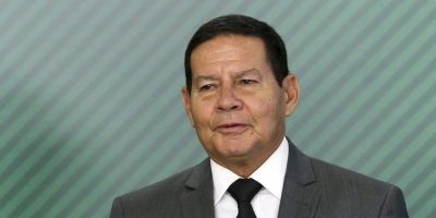 Mourão se diz honrado em assumir exercício da Presidência da República