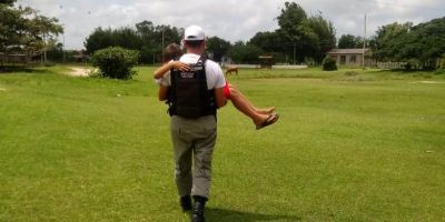 Jovem desacordada e menino ferido são resgatados da Ilha Santo Antônio, no interior de Camaquã